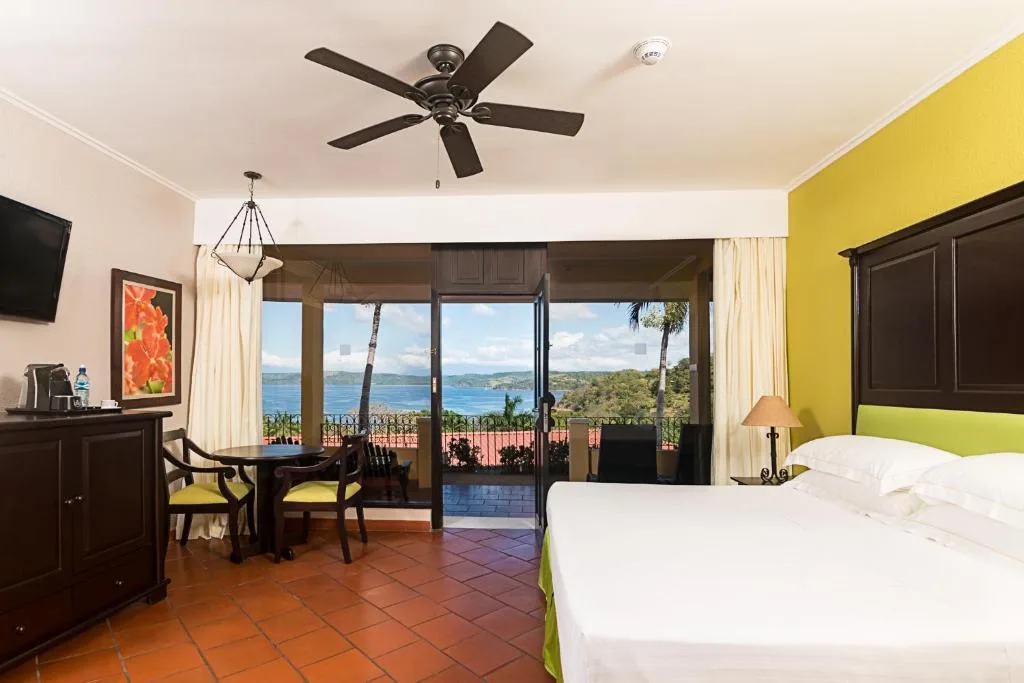 Occidental Papagayo: another view